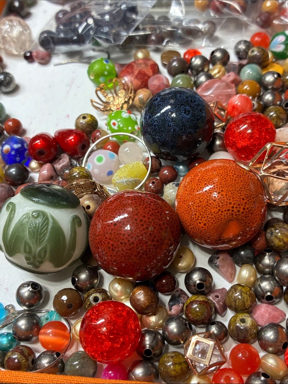 Assorted jewelry making beads and findings for making jewelry assorted materials - Picture 16 of 16